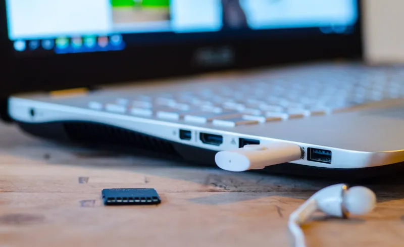 Tuesday Night Intercepts: What You Actually Hear With a $30 Dongle and No Life